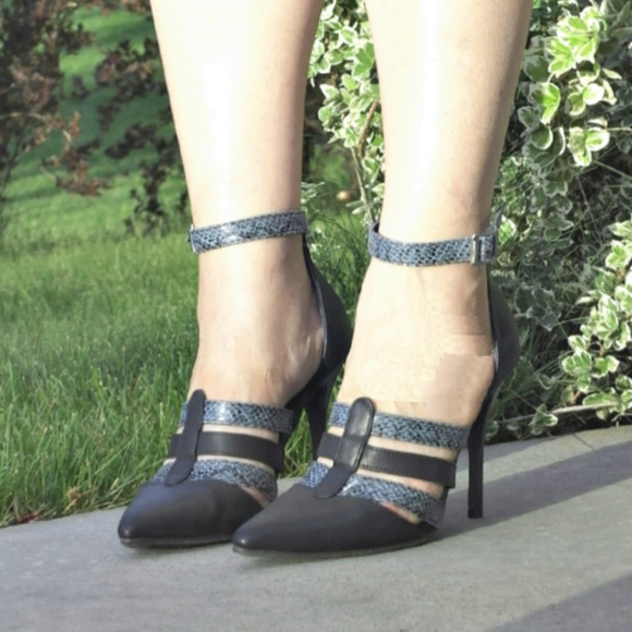Kiara pointed toe ankle strap pump - Picture 2 of 5